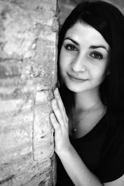 A street portrait of a beautiful young woman — Stock Photo, Image