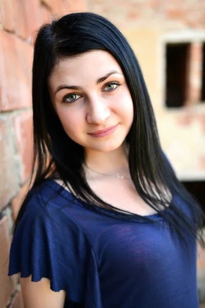 A street portrait of a beautiful young woman — Stock Photo, Image