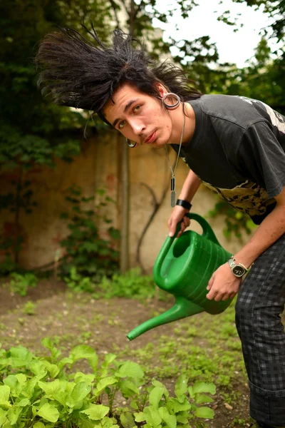 Punk boy en el jardín — Foto de Stock