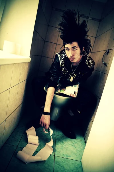 Punk boy in the toilet — Stock Photo, Image