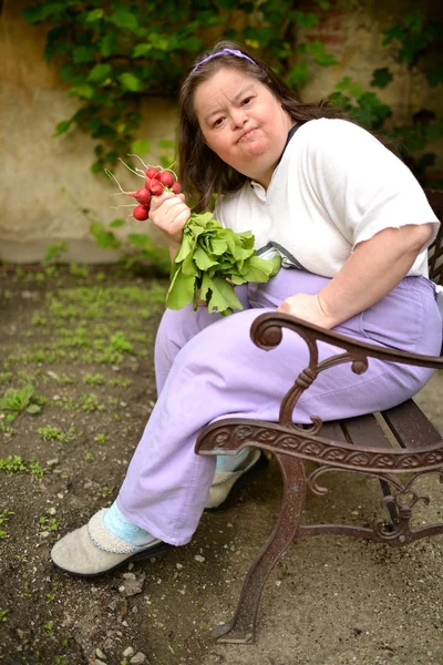 Sindrome dell'alba donna con ravanello — Foto Stock