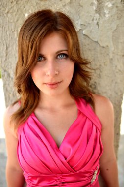 pembe elbiseli seksi Bayan