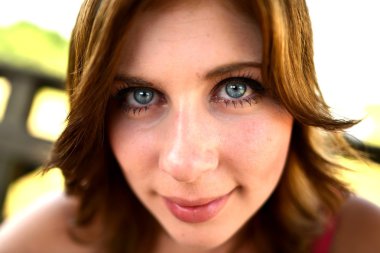 Güzel genç bayan..