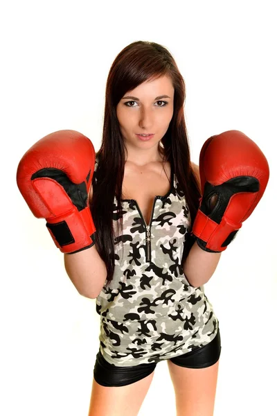 Jeune femme avec gant de boxe — Photo