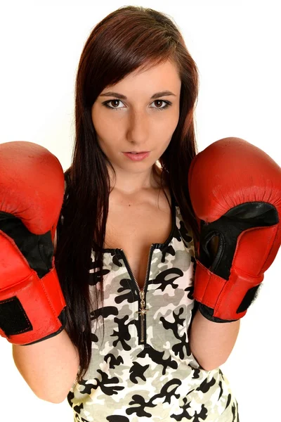Giovane donna con guanto da boxe — Foto Stock