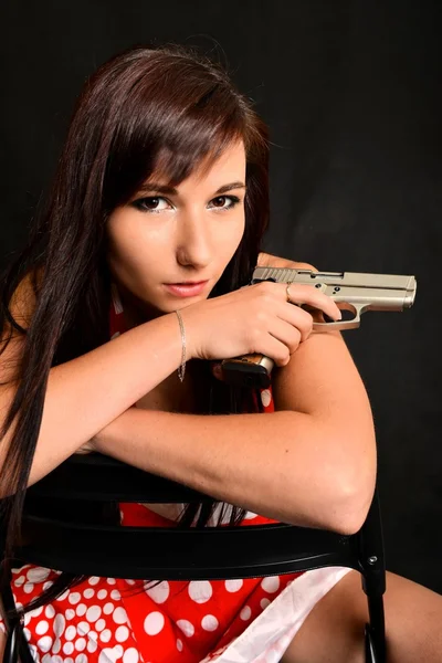 Donna con pistola — Foto Stock