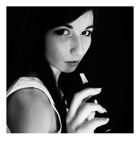 Žena kouření e cigarety — Stock fotografie