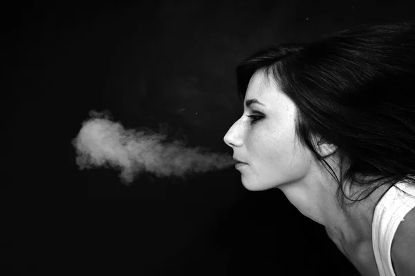 Woman smoking e-cigarette — Stock Photo, Image