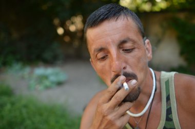 Sigara içen bir adamın portresi