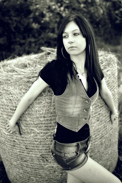 Portrait of a girl near haystack — Stock Photo, Image