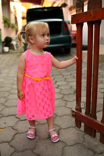 Carino bambina all'aperto — Foto Stock