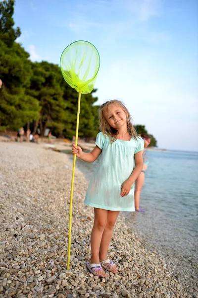 Gyönyörű lány a strandon — Stock Fotó