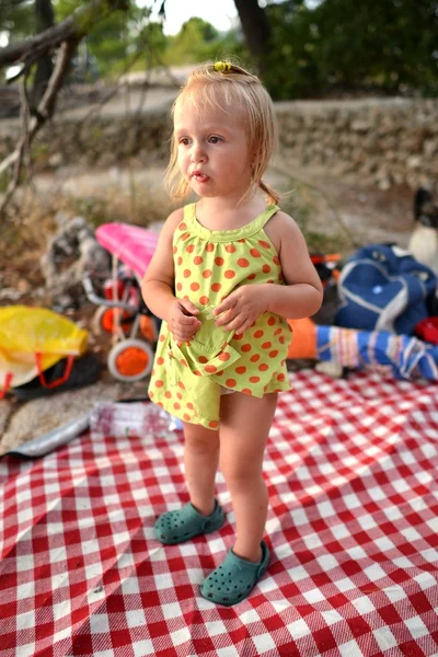 Cute baby girl outdoors — Stock Photo, Image