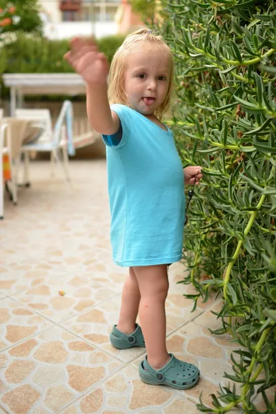 Carino bambina all'aperto — Foto Stock