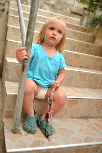Cute dziewczynka na zewnątrz — Zdjęcie stockowe