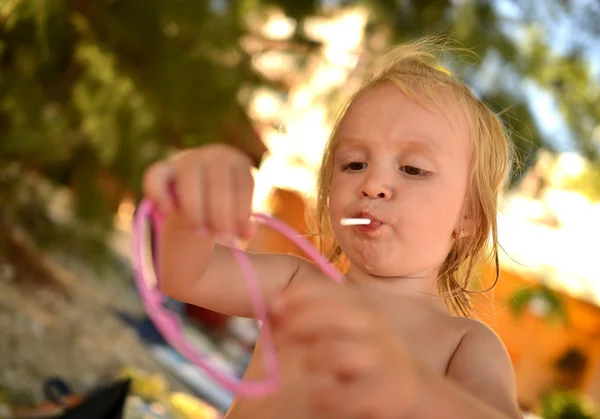 Portret van schattig klein meisje — Stockfoto