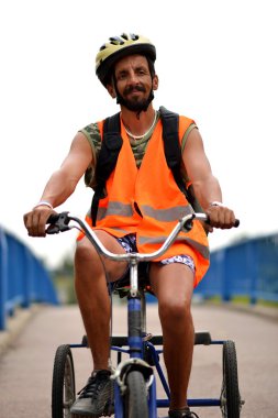Man binicilik bisiklet