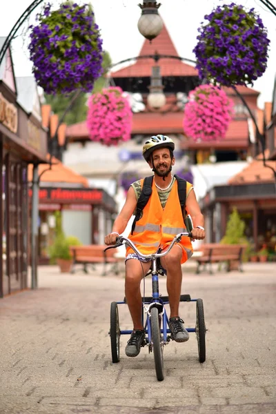 Uomo Equitazione Triciclo — Foto Stock