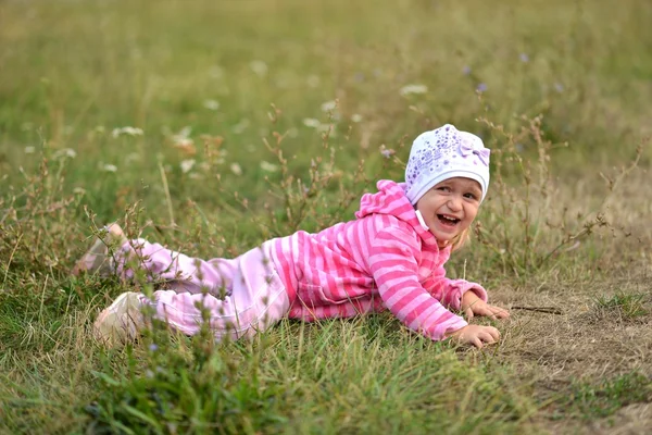 Baby girl spending time outdoor — Stock Photo, Image