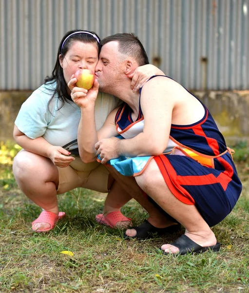 Couple with down syndrome — Stock Photo, Image