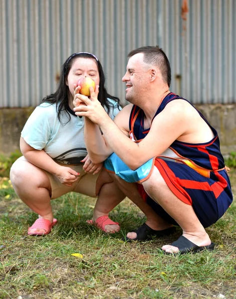 Couple with down syndrome — Stock Photo, Image