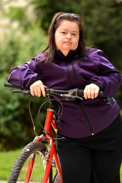 Vrouw rijden trike — Stockfoto