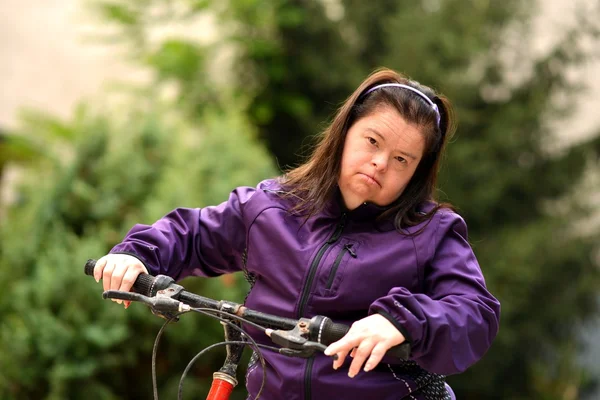 Vrouw rijden trike — Stockfoto