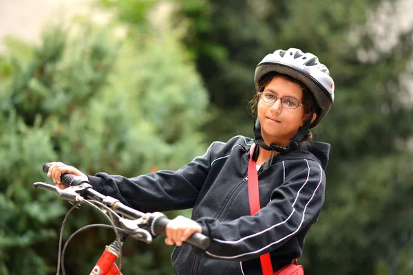 Woman with bicycle — Stock Photo, Image