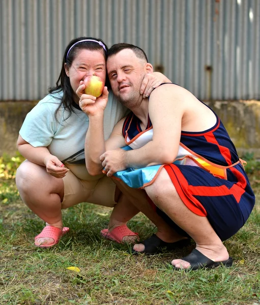 Couple with down syndrome — Stock Photo, Image