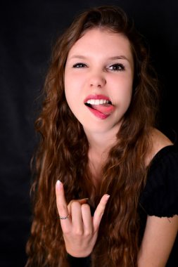 kadın rock simge yapıyor