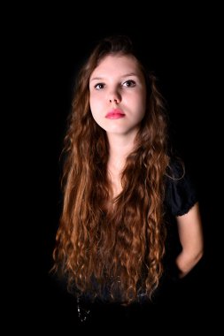 Uzun saçlı kadın.