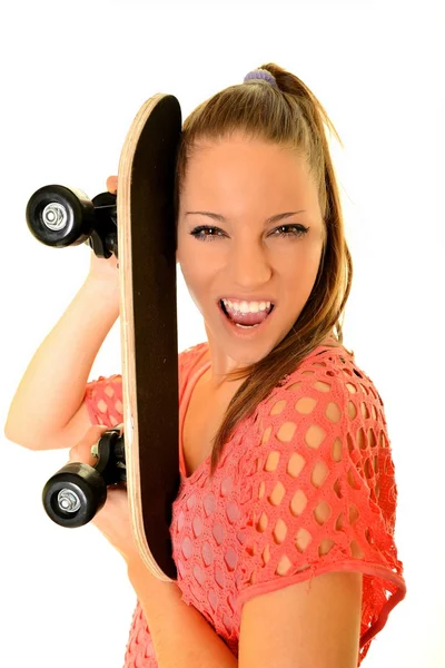 Flicka med skateboard — Stockfoto