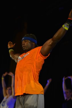 Belçikalı zumba dersi oumar chevara camara Slovakya onun performansı sırasında