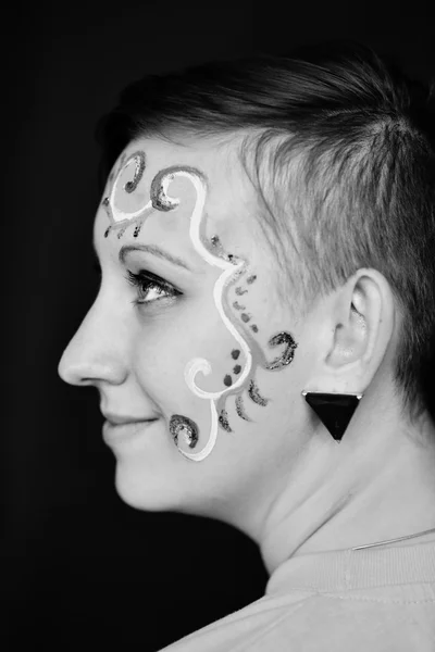 Kvinna med bodypainting — Stockfoto