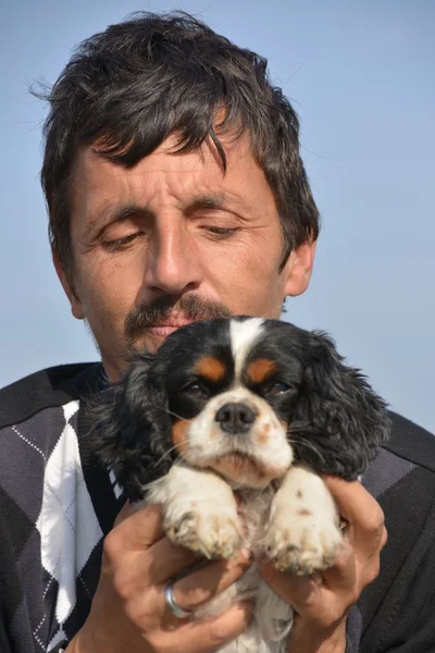 Hombre con su perro mascota —  Fotos de Stock