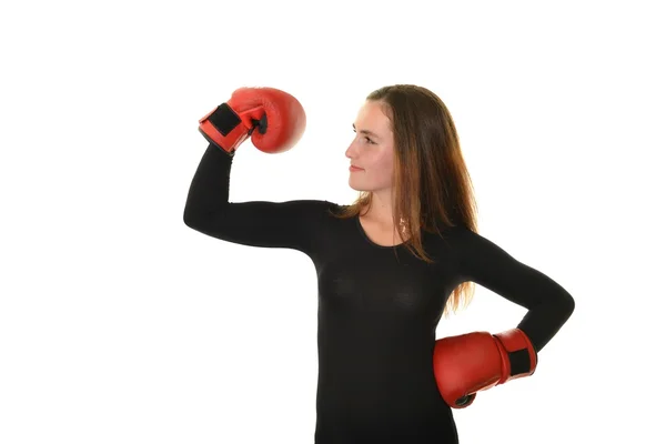 Jeune femme avec gants de boxe — Photo