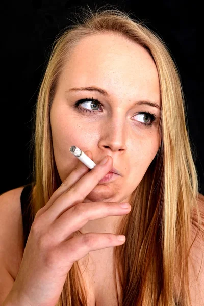 Girl with cigarette — Stock Photo, Image