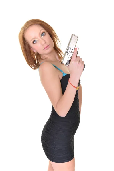 Fiatal gyönyörű nő fegyvert tart — Stock Fotó