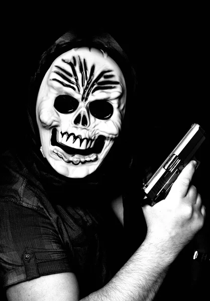 Rapinatore in maschera con pistola — Foto Stock