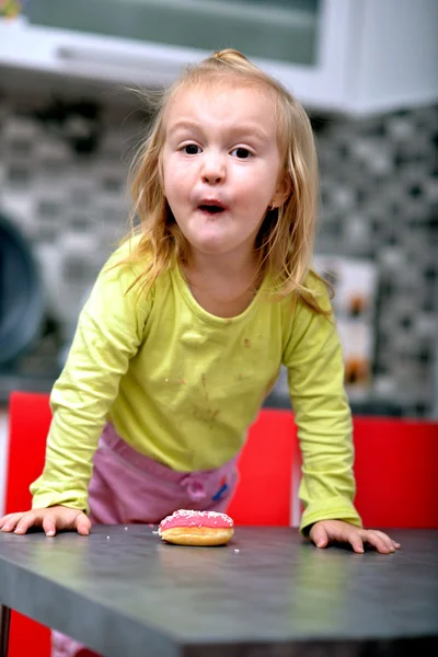 Klein meisje — Stockfoto