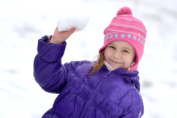 Girl playing in winter, snow — Stock Photo, Image