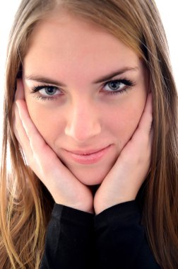 Gülümseyen güzel bir kadının portresi.