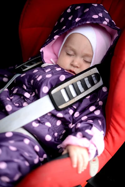 Bebé en asiento de coche — Foto de Stock