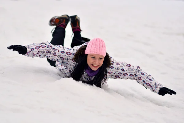 Luge, amusement d'hiver, neige, traîneau familial — Photo