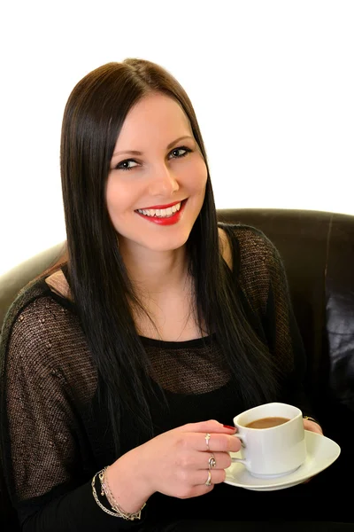 Femme tenant une tasse de thé ou de café — Photo