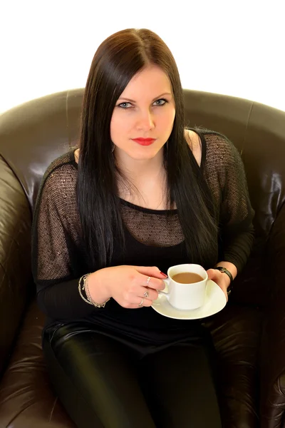 Frau mit einer Tasse Tee oder Kaffee — Stockfoto