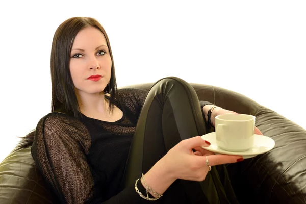 Frau mit einer Tasse Tee oder Kaffee — Stockfoto