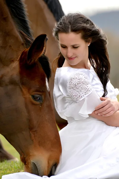 Bride with a horse — Stock Photo, Image