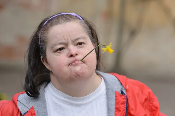 Mulher com flor — Fotografia de Stock