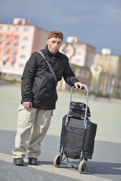 Homme avec bagages — Photo